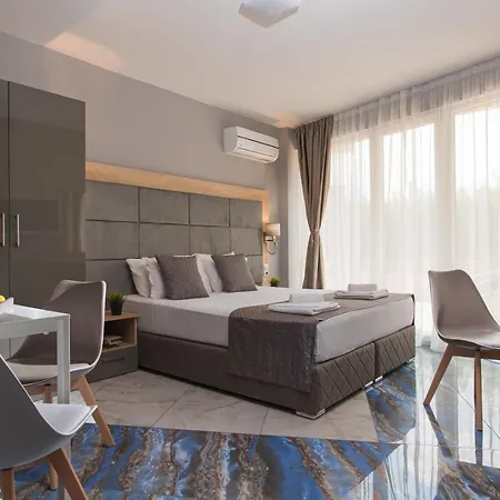 Miramar Luxury * بوموري